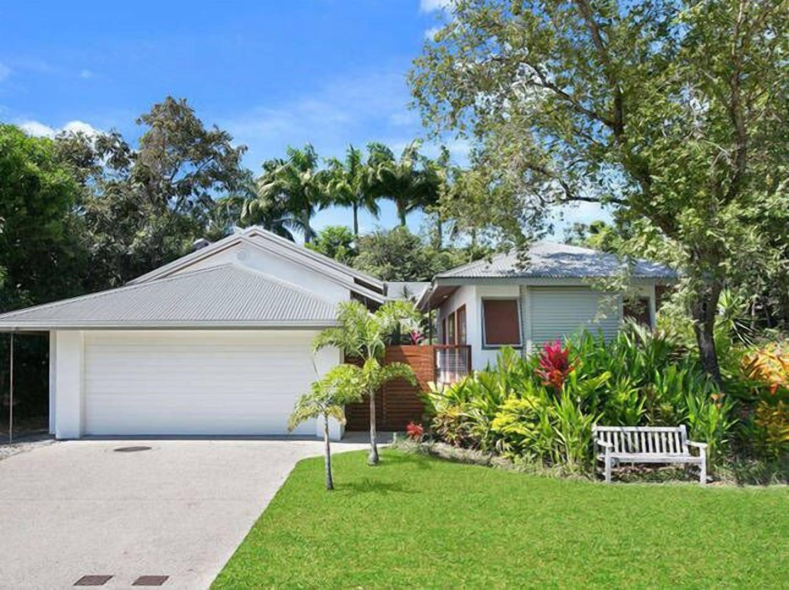 Bonita Vida - Private Couples Retreat; Walk to Beach/restaurants. Great Location