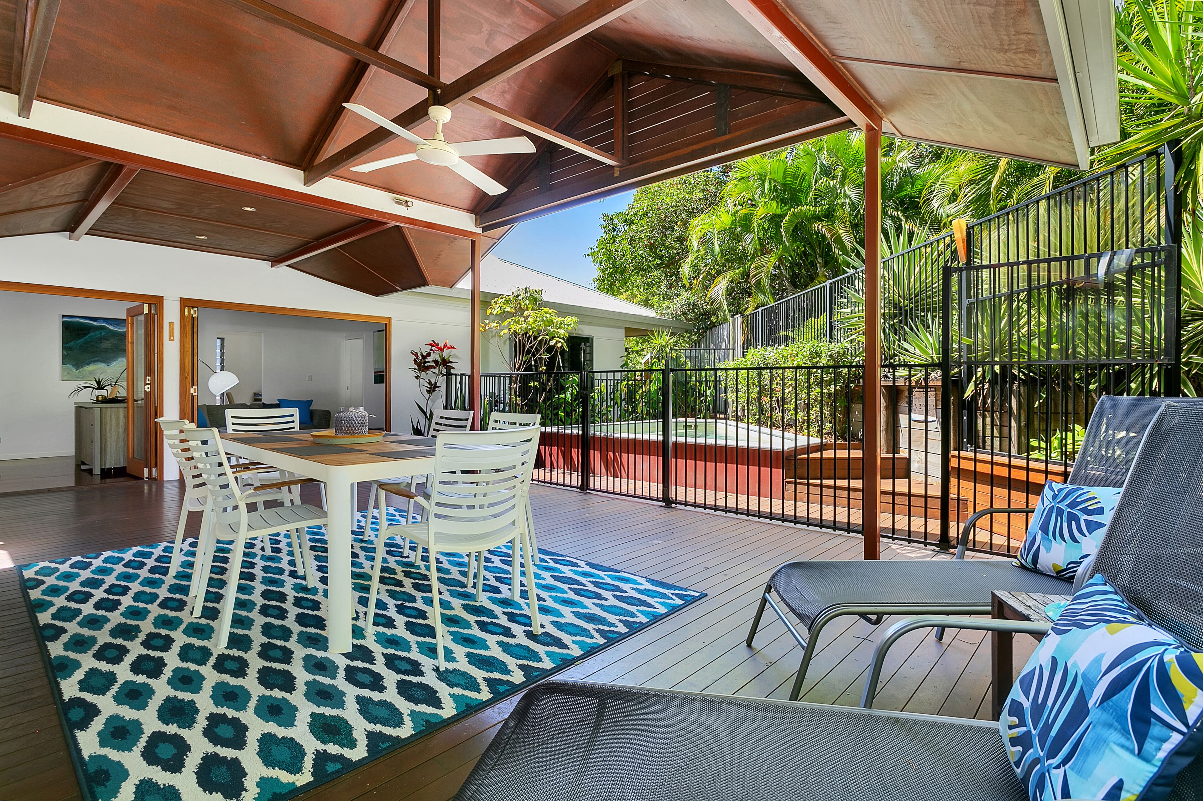 Bonita Vida - Private Couples Retreat; Walk to Beach/restaurants. Great Location