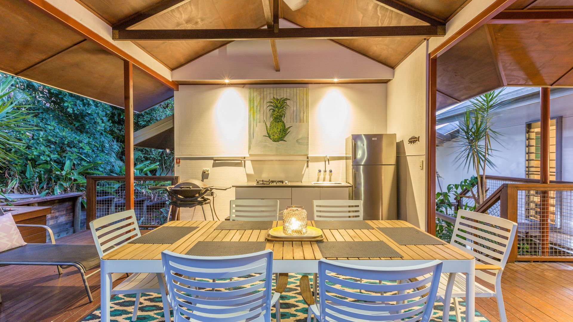 Bonita Vida - Private Couples Retreat; Walk to Beach/restaurants. Great Location