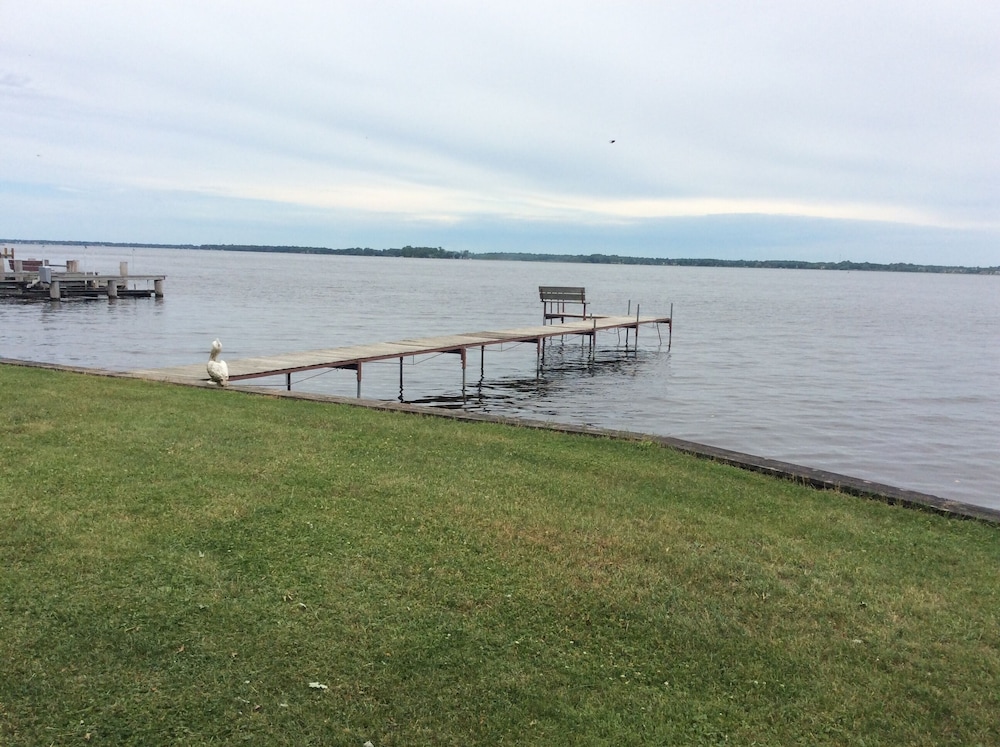 Lake Frontage Home on Butte Des Morts Lake, Oshkosh WI, Oshkosh Room