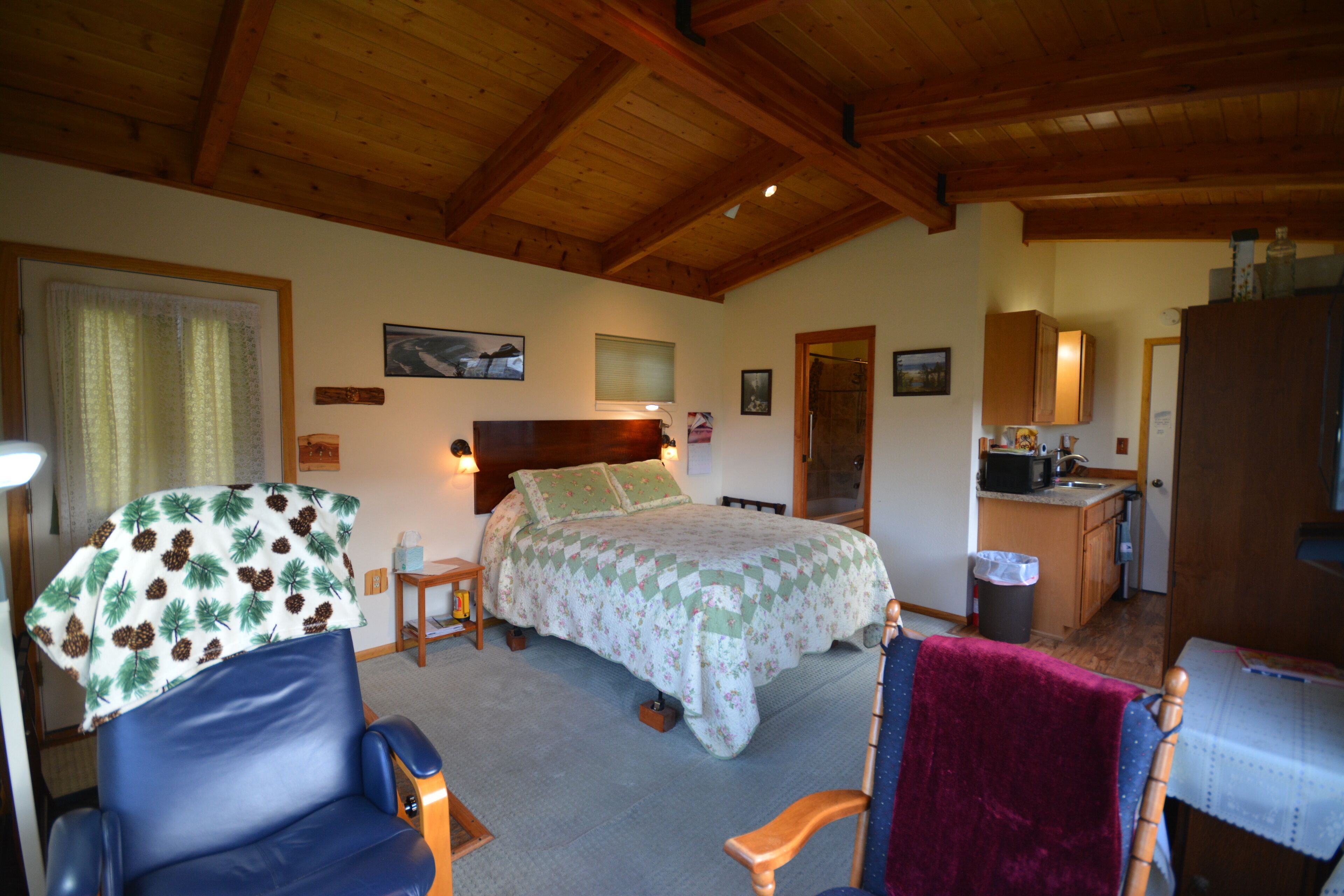 Osprey Point Rest. 5 Minutes From Gardiner, Yellowstone River and Wildlife Views in Gardiner, United States