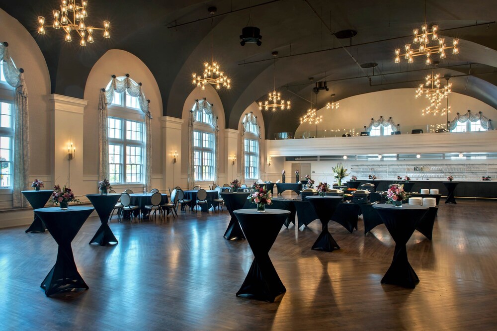 Aloft Buffalo Downtown in Buffalo | Best Rates & Deals on Orbitz