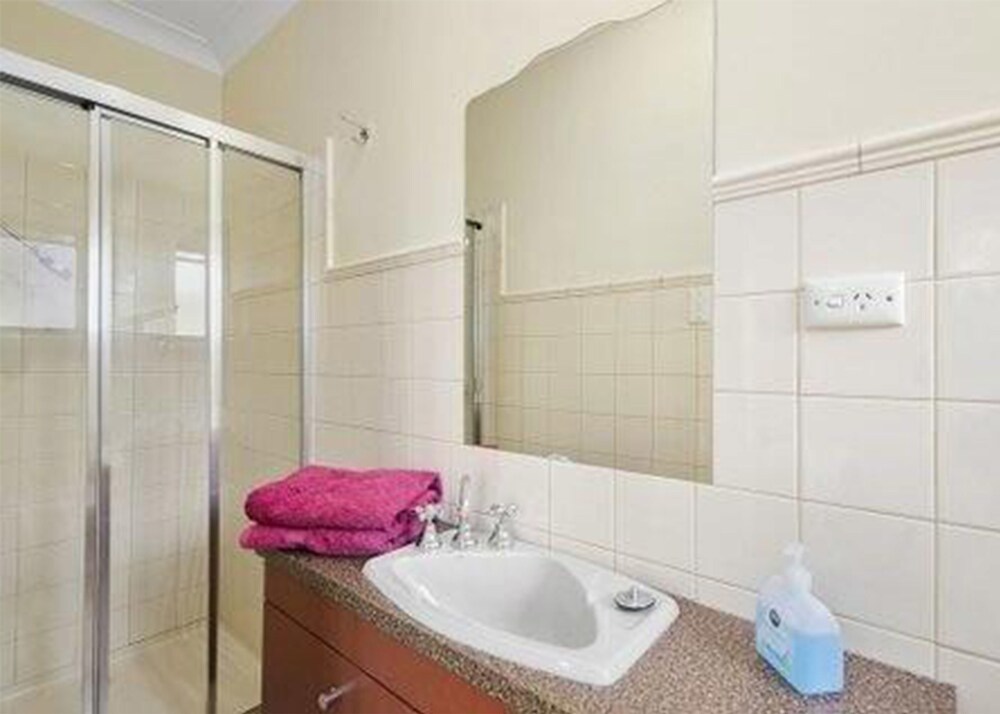 Newport Home Stay and Lodge