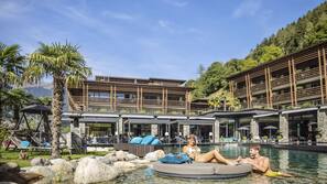 Indoor pool, 6 outdoor pools, pool umbrellas, sun loungers