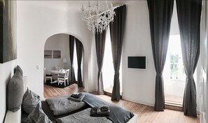 Apartment (Bechstein) | Individually furnished, desk, iron/ironing board, free WiFi