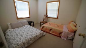 3 bedrooms, iron/ironing board, WiFi, linens