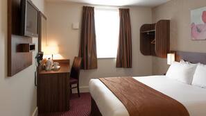 Iron/ironing board, free WiFi, linens