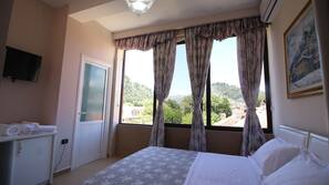 7 bedrooms, in-room safe, desk, iron/ironing board
