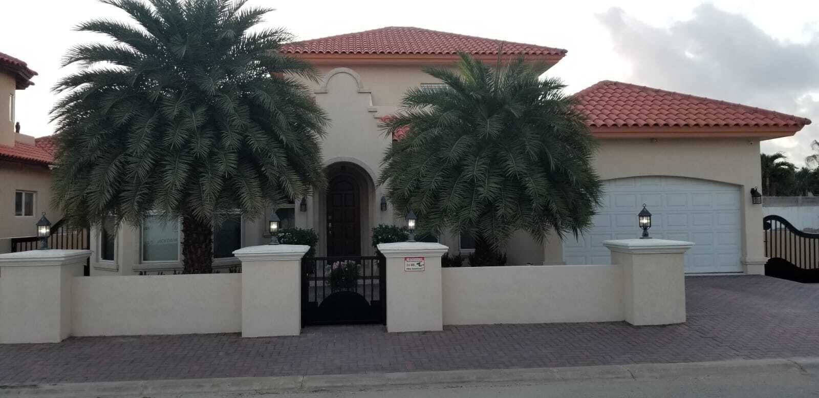 LOOK NO FURTHER...Make This Your Own Private Paradise Getaway! in Noord, Aruba