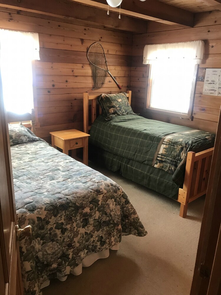 Beautiful log home, with impressive view on Big Pine Lake near Perham