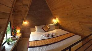 Minibar, desk, free WiFi, linens