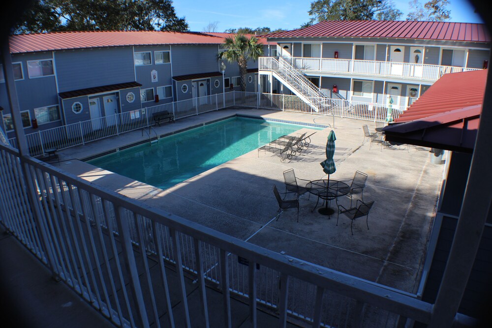 Gulf View Affordable Condo Walk To The Beach In Biloxi Cheap