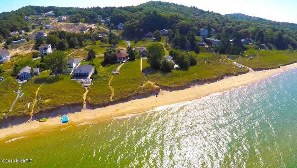 Lake Michigan Low Bluff Vacation Beach Home Between Silver & Stony