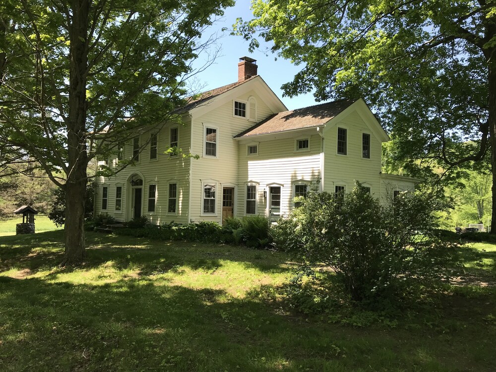 Millbrook Beautifully Restored 1840 Colonial Farmhouse Dutchess Co
