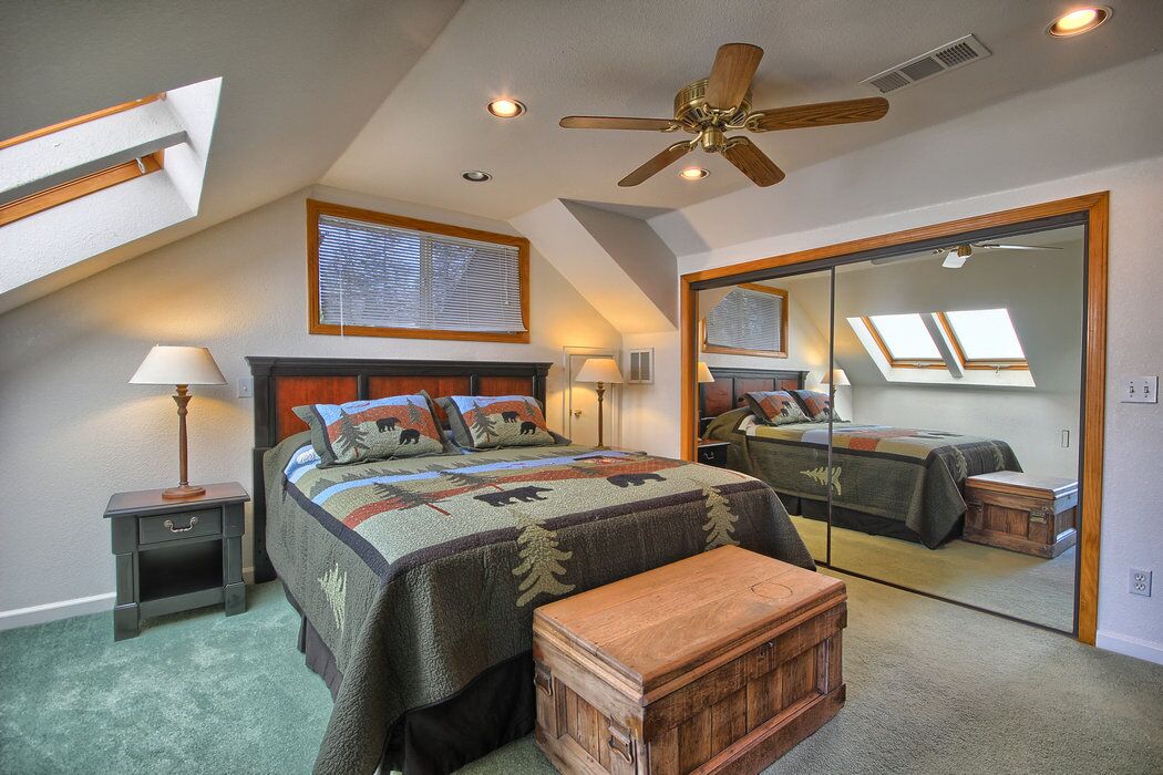 Yosemite National Park / Bass Lake Hilltop Home in Oakhurst, United States