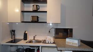 Fridge, microwave, hob, coffee/tea maker