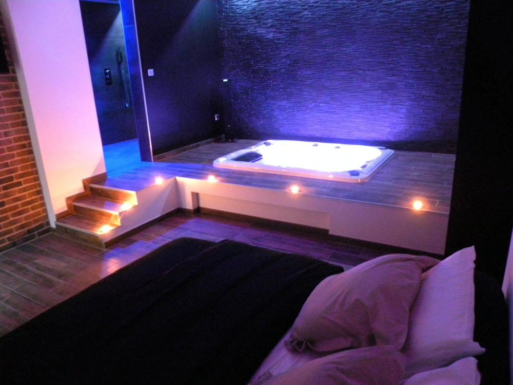Chambre Avec Jacuzzi Privatif A Proximité