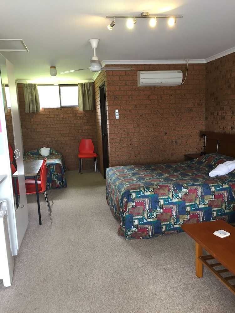 Room, Colonial Motor Inn Pambula