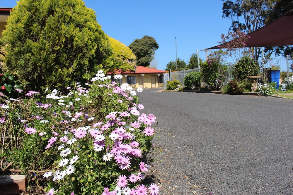 Exterior, Colonial Motor Inn Pambula