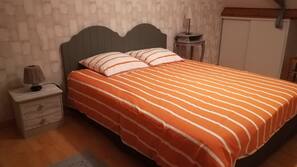 2 bedrooms, iron/ironing board, WiFi, linens