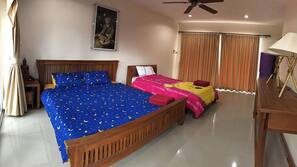 5 bedrooms, blackout drapes, free WiFi
