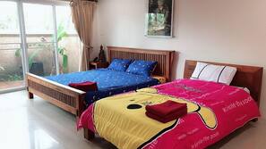 5 bedrooms, blackout drapes, free WiFi