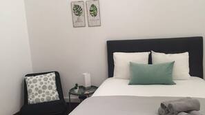 3 bedrooms, hypo-allergenic bedding, minibar, iron/ironing board