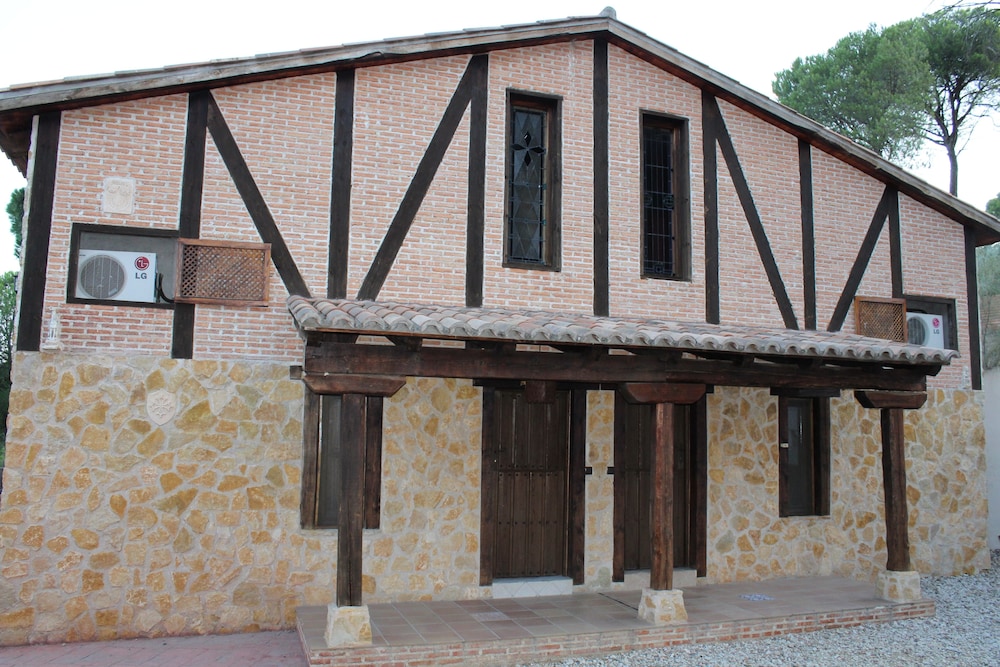 Alojamientos Rurales El Grial in Navas del Rey, Spain
