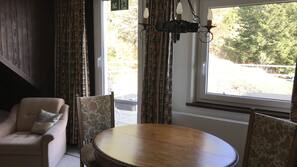 Desk, laptop workspace, free WiFi, linens