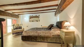 6 bedrooms, individually furnished, desk