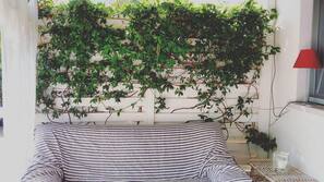 In-room safe, free WiFi, linens