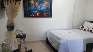 Minibar, escritorio, wifi gratis y ropa de cama