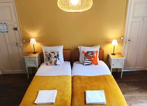 Triple Room (Hirondelle Chambre 3) | Individually decorated, individually furnished, desk, free WiFi