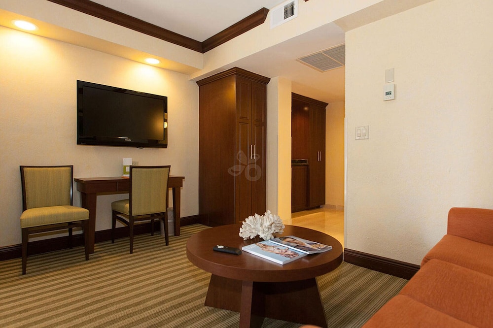 On The Beach - 2-Bedroom Resort Suite