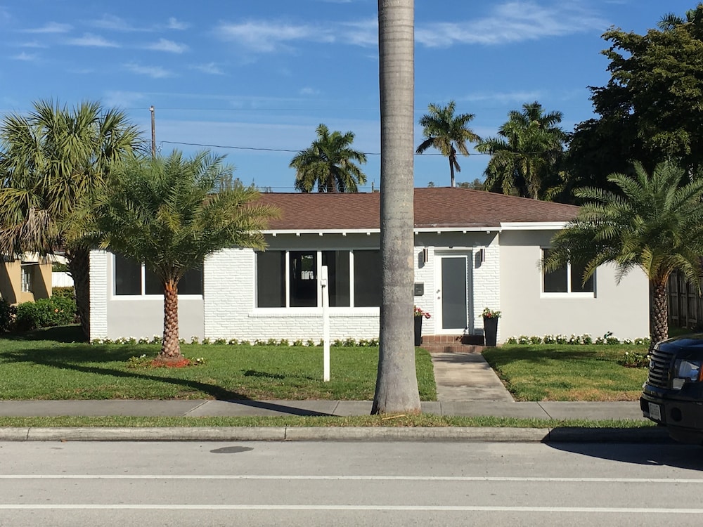 Hollywood Beach House 14 Blocks To The 2 5 Hollywood Beach House 14 Blocks To The 2 5
