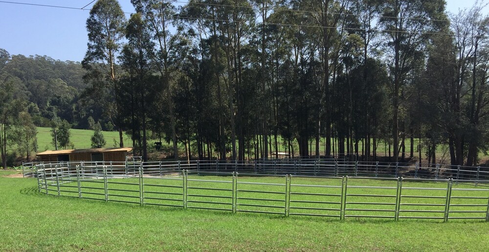 Visiting Bundanon? Stay at Heron's Rest Tapitallee Lodges Deals