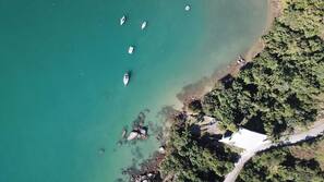 Plage, chaises longues
