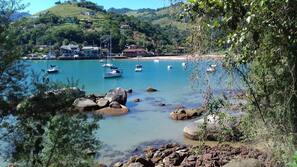 Plage, chaises longues