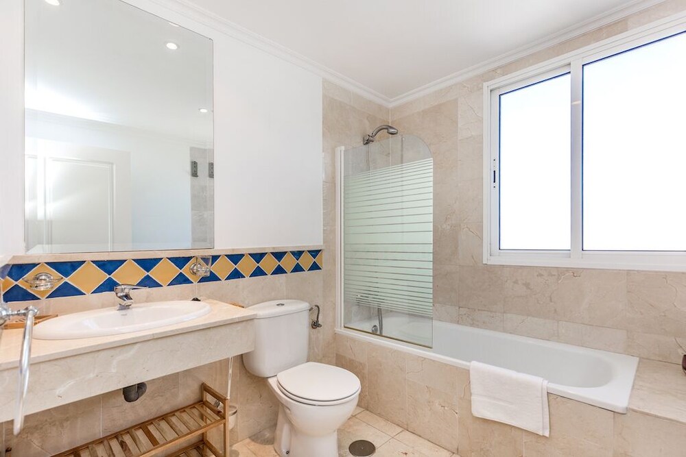 Sunrise Suitable With Panoramic Sea Views Edif Banana