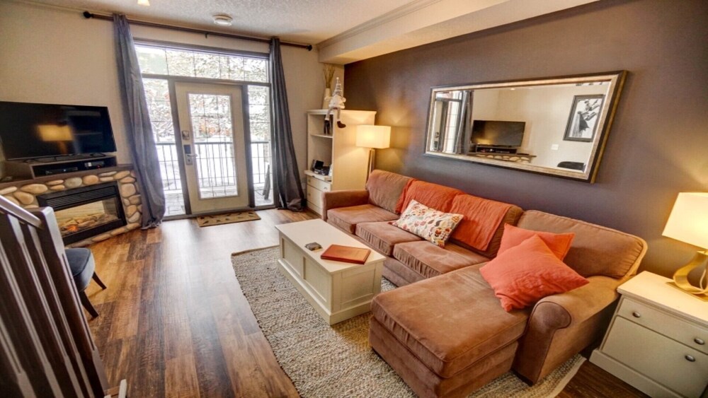 Rocky Mountain Canmore Vintage Retreat 2 Bedroom 2 Bath