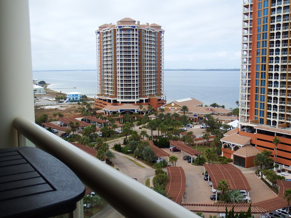 Luxury Condo in Portofino Resort Closest Tower to Pensacola Beach in