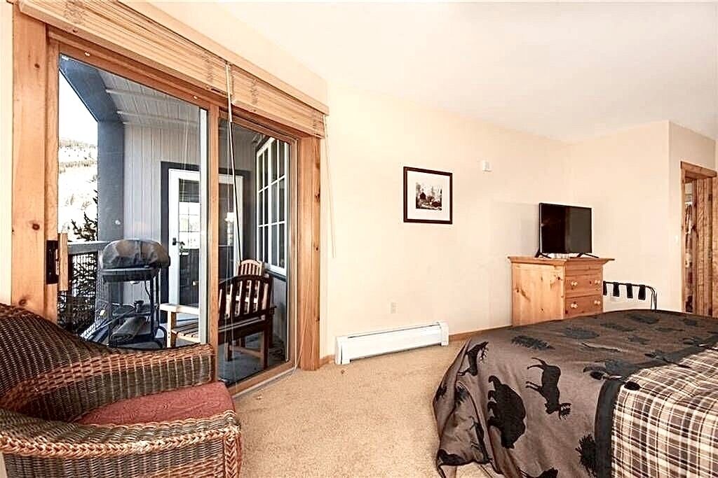 Spectacular for Families! Cozy, Oversized 2BR Corner Unit w/ Heated Pool! in Keystone, United States