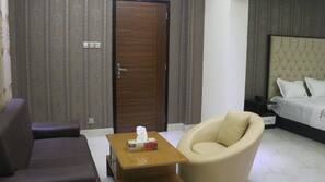 In-room safe, free WiFi, linens