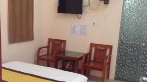 Minibar, bàn, truy cập Internet không dây miễn phí, bộ trải giường