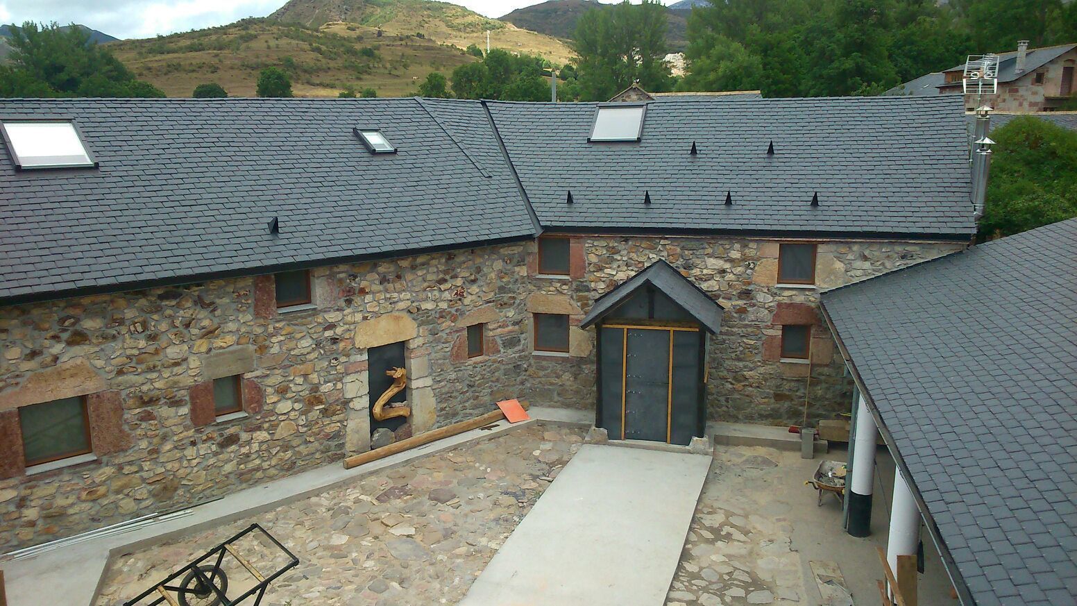 Albergue El Rebezo in Torrebarrio, Spain