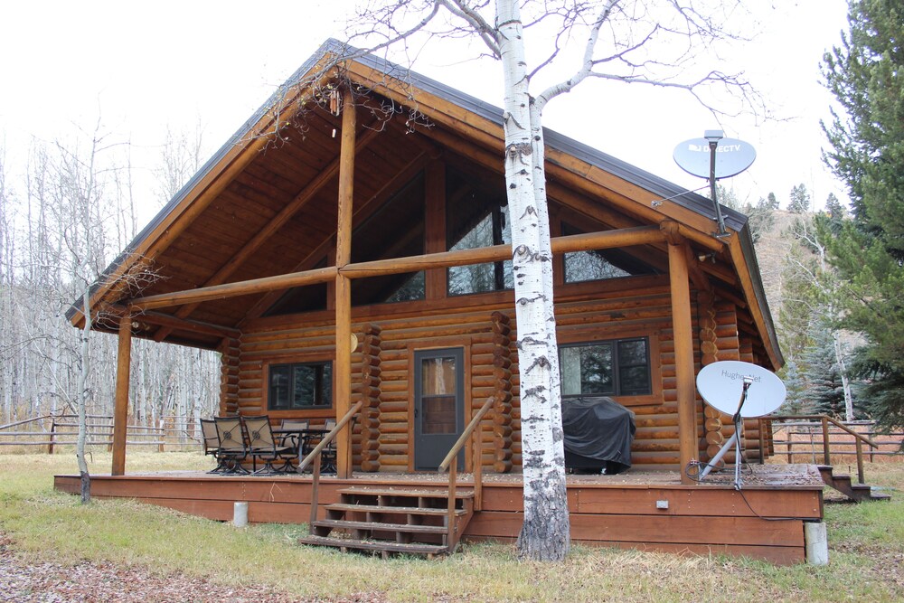 2 2 Cabin With Loft Nestled Next To National Forest In Jackson