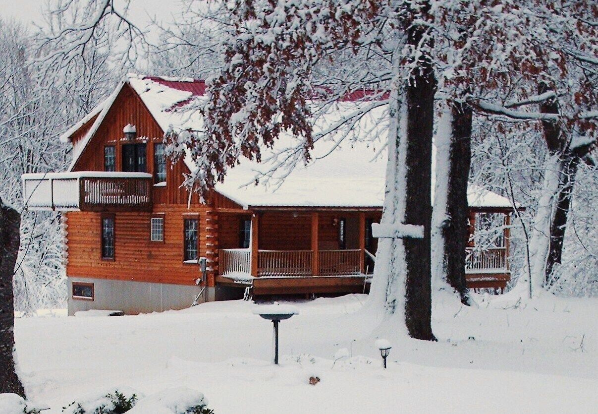 SECLUDED SPRING CREEK CABIN, Hot Tub, WiFi , Pool table,. Foosball. Wildlife in Farmville, United States