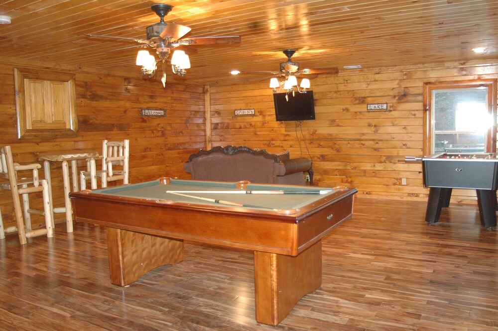 Lake Nantahala smokey mountain Lakeside Lodge in Gated Community