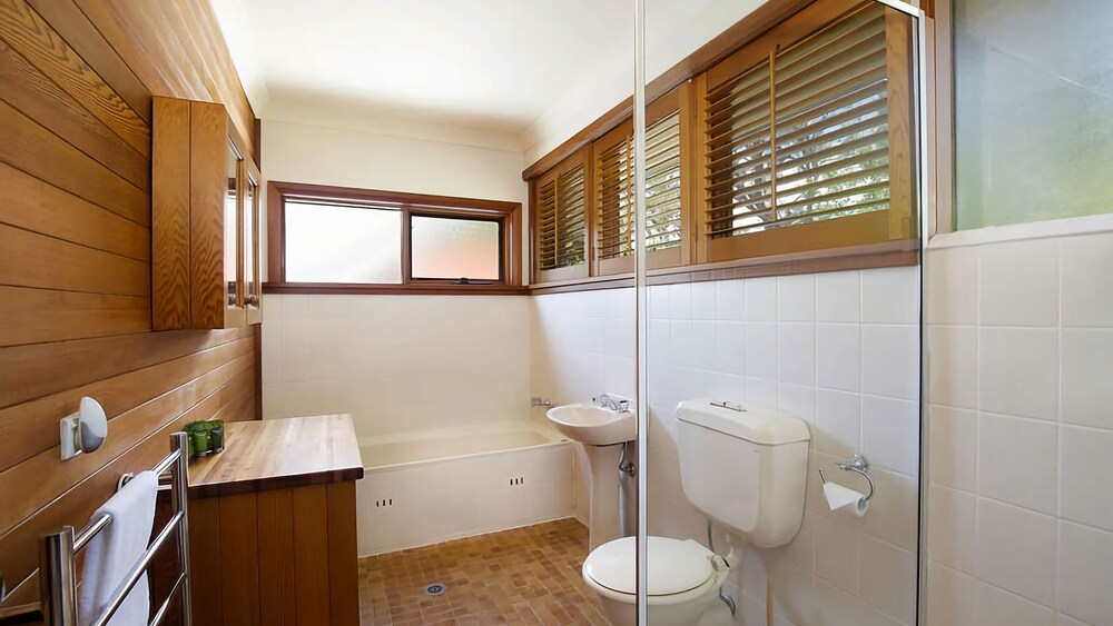 Stableford Lodge Overlooking Golf Course open fireplace Deals