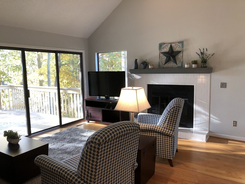 Keowee Key Townhome 3 With a View of Golf Course plus Amenities, Salem Room Prices & Reviews